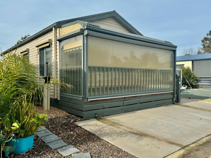 Cabin 66 Rich River Tourist Park 25-51 Crescent S, Echuca VIC 3564