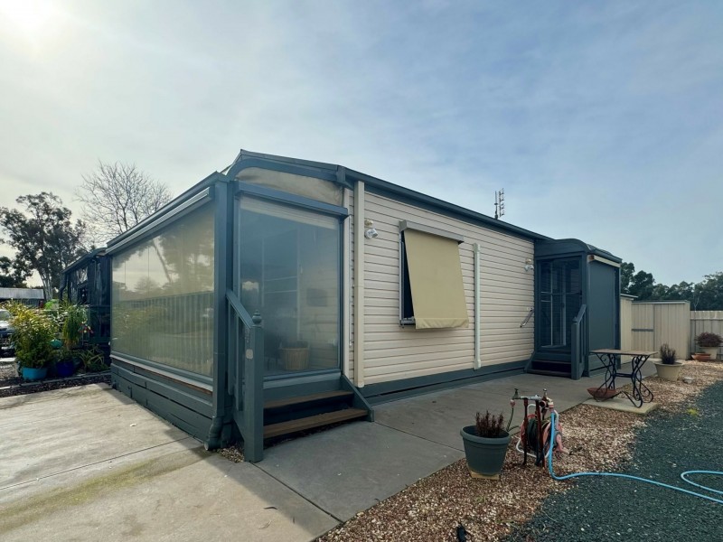 Cabin 66 Rich River Tourist Park 25-51 Crescent S, Echuca VIC 3564