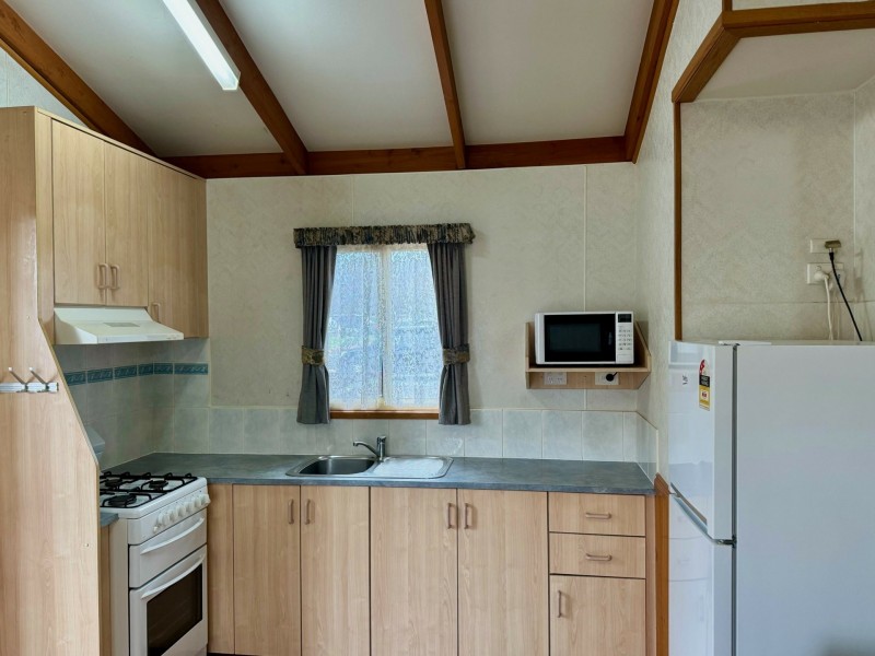 Cabin 15 25-51 Crescent Street, Echuca VIC 3564