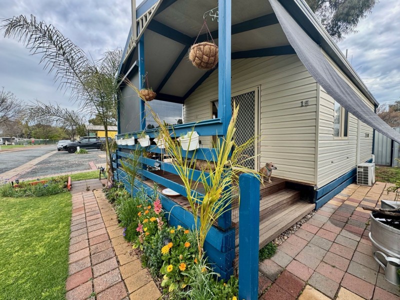 Cabin 15 25-51 Crescent Street, Echuca VIC 3564