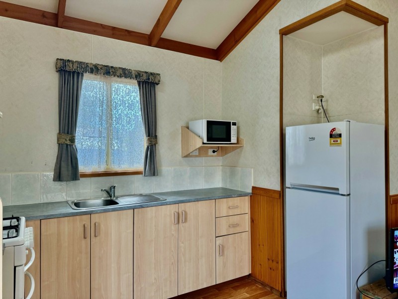 Cabin 15 25-51 Crescent Street, Echuca VIC 3564
