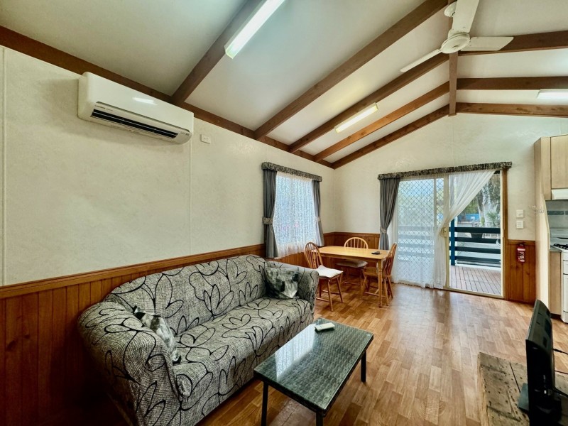 Cabin 15 25-51 Crescent Street, Echuca VIC 3564