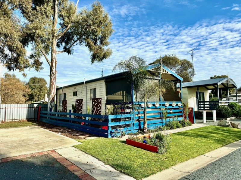 Cabin 15 25-51 Crescent Street, Echuca VIC 3564