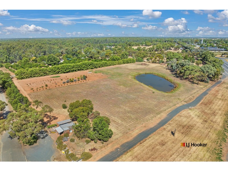 18 Clifton Street East, Mathoura NSW 2710