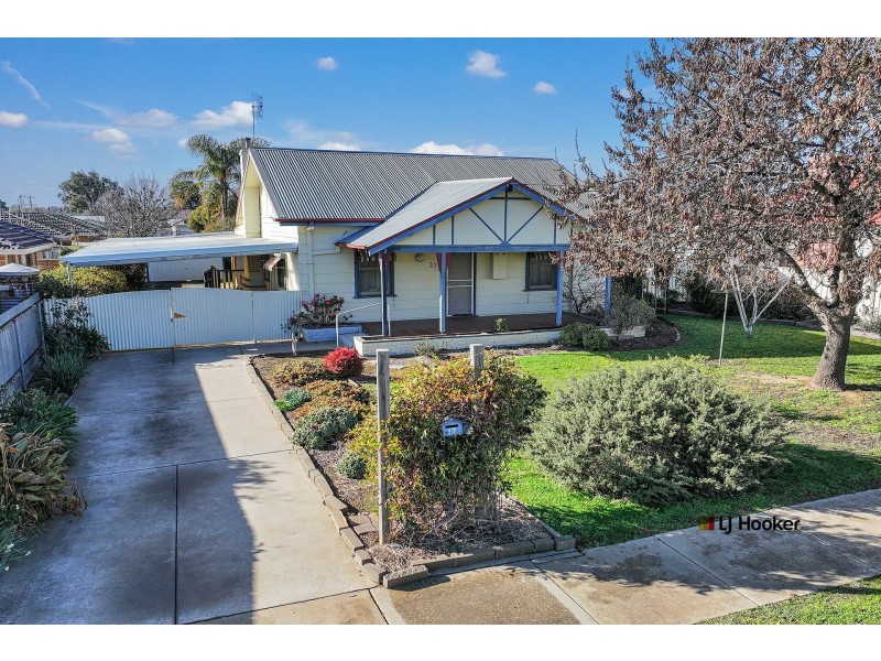 37 Queen St, Rochester VIC 3561