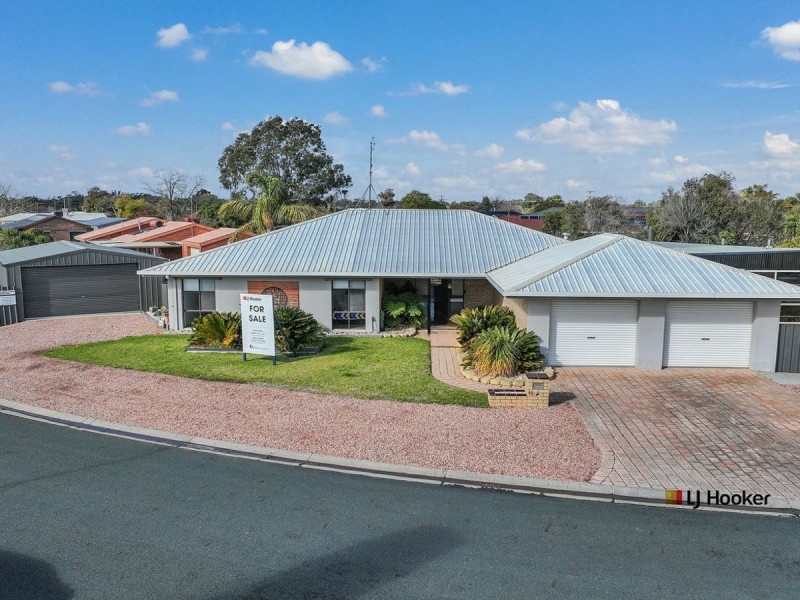 15 Pevensey Place, Echuca VIC 3564