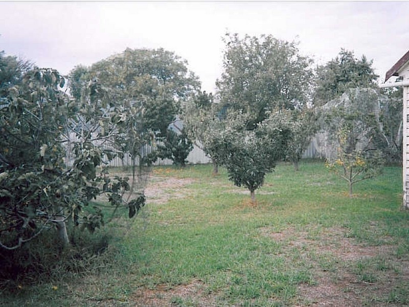 1 & 2/37 Edward Street, Rochester VIC 3561