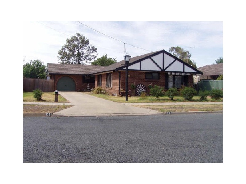 21 Regent Street, Moama NSW 2731