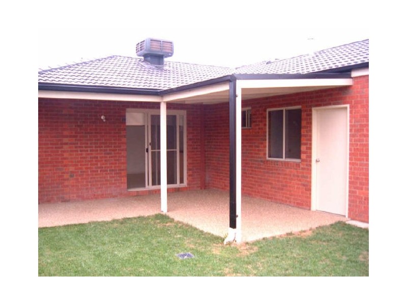 2/2 Riverina Parade, Echuca VIC 3564