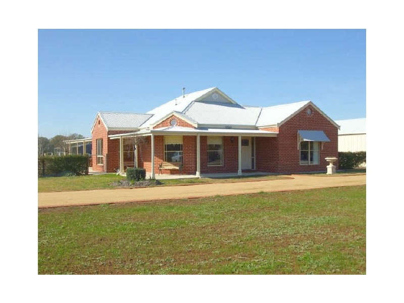 64 Chelsworth Drive, Echuca VIC 3564