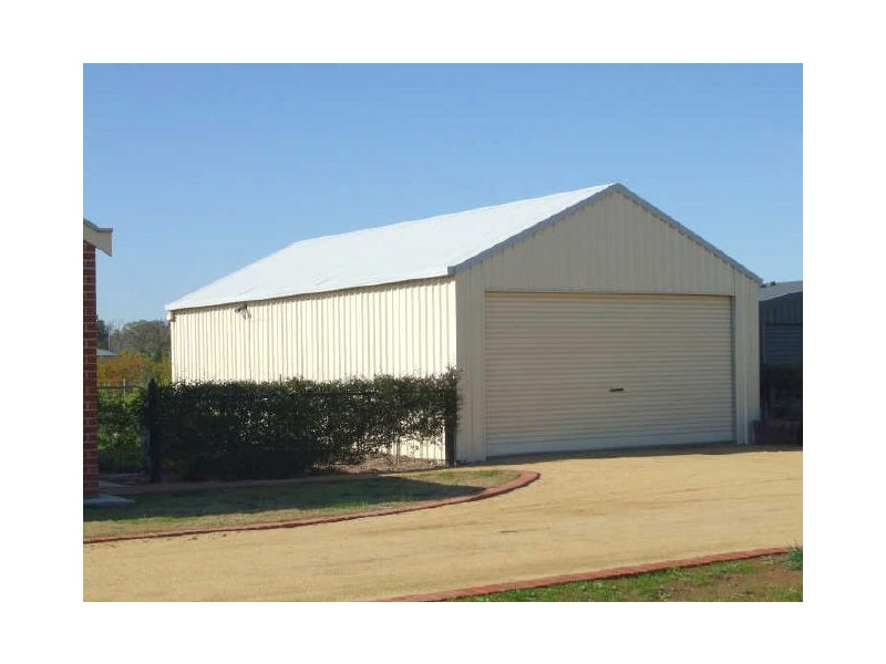 64 Chelsworth Drive, Echuca VIC 3564