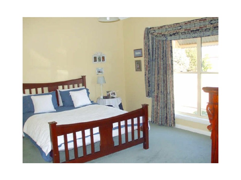 64 Chelsworth Drive, Echuca VIC 3564