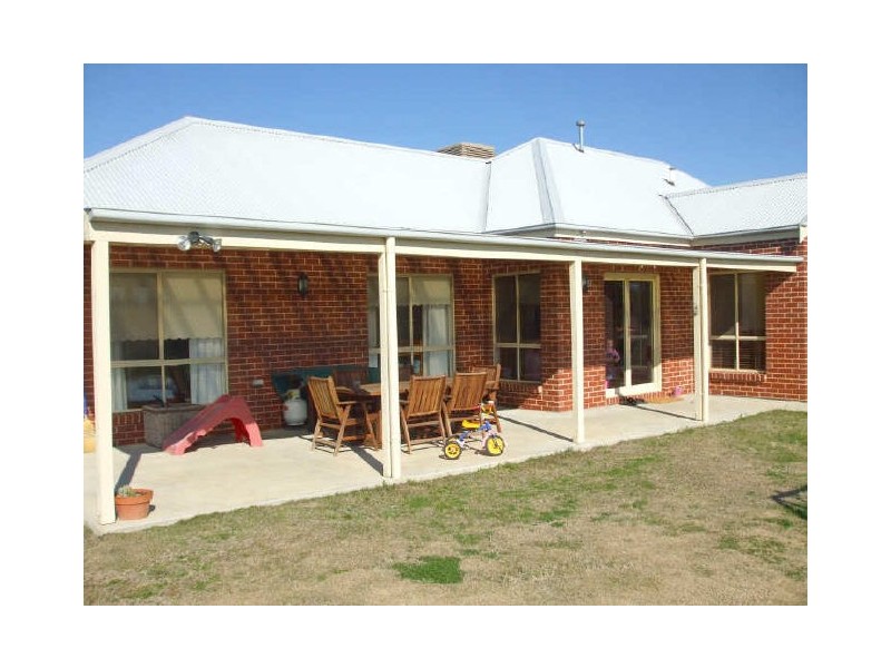 64 Chelsworth Drive, Echuca VIC 3564