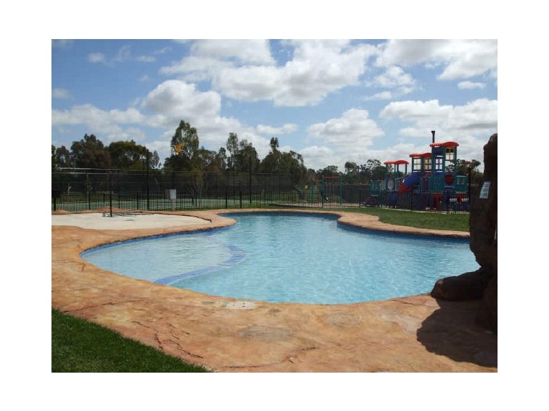 2 Perricoota Road, Moama NSW 2731