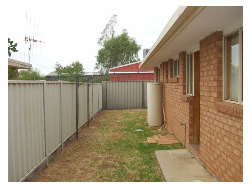 Unit 3/102 Crossen Street, Echuca VIC 3564