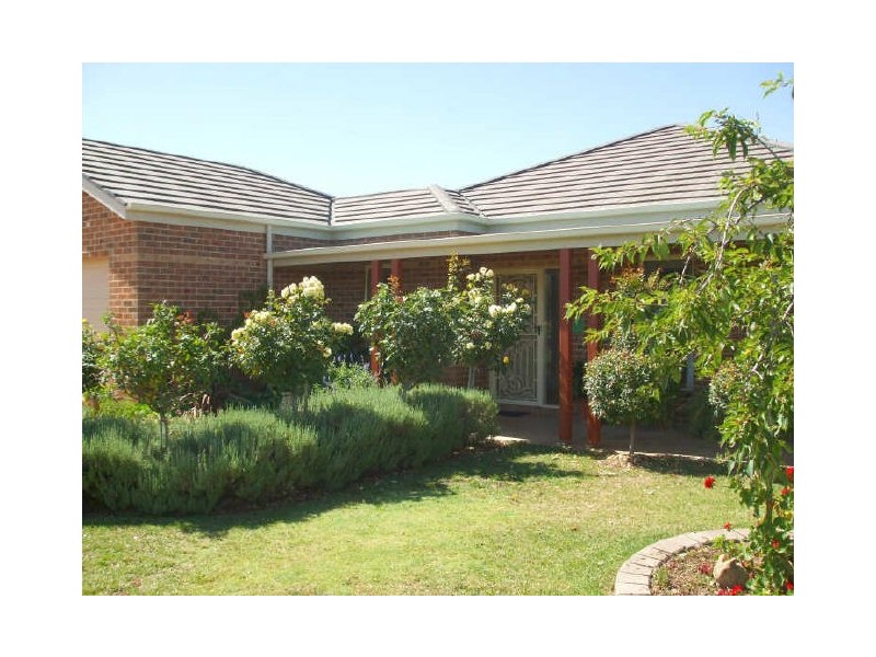 28 Kingfisher Drive West, Moama NSW 2731
