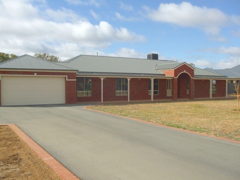 23 Chelsworth Drive, Echuca VIC 3564