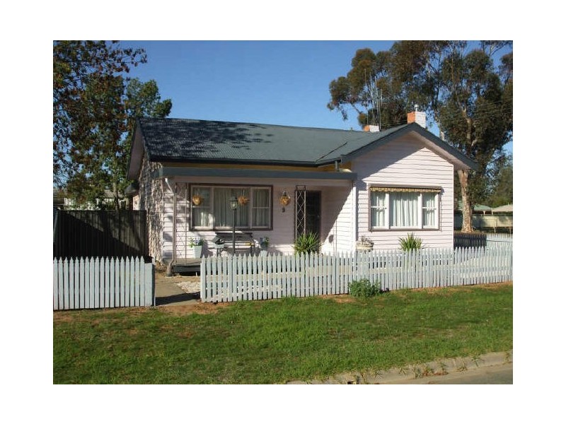 9 Morton Street, Rochester VIC 3561