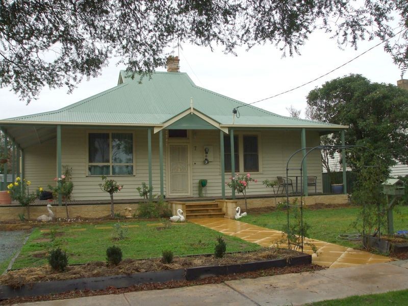 7 Hart Street, Rochester VIC 3561