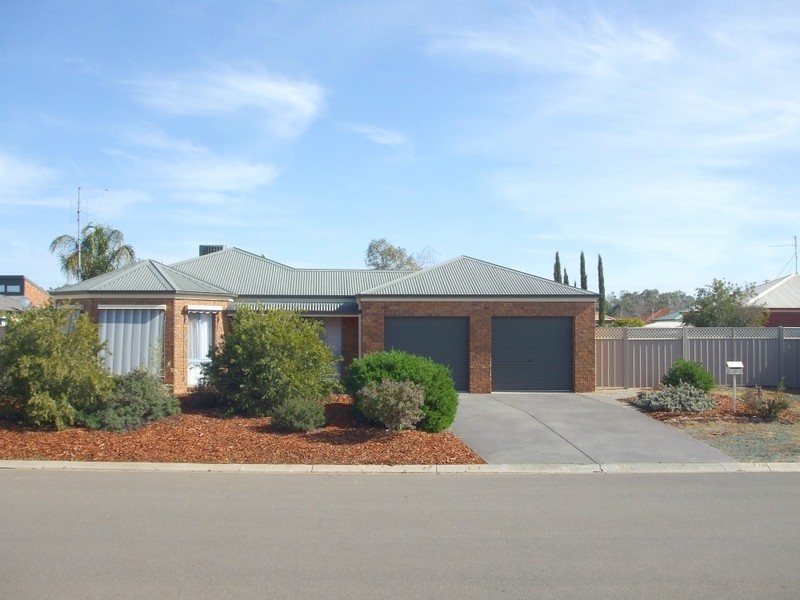 24 Genevieve Avenue, Echuca VIC 3564