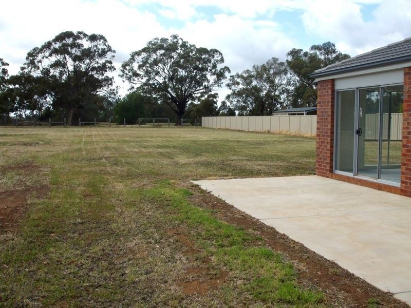 11 Francis Street, Rochester VIC 3561