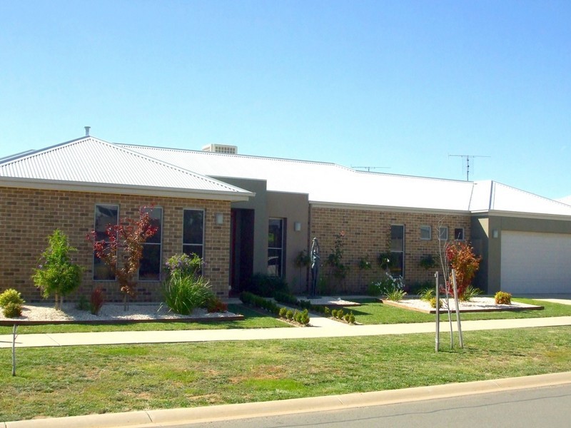 2 Westwood Place, Echuca VIC 3564