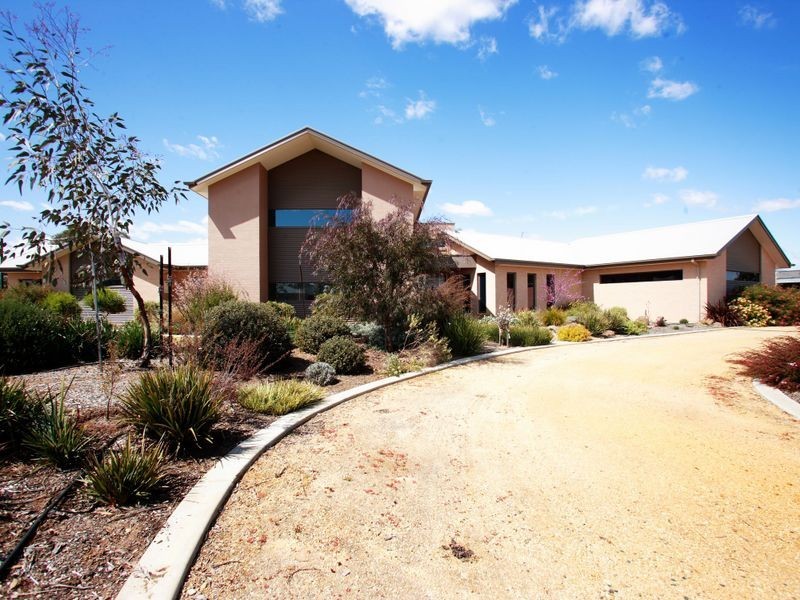 1 Silvergum Place, Moama NSW 2731