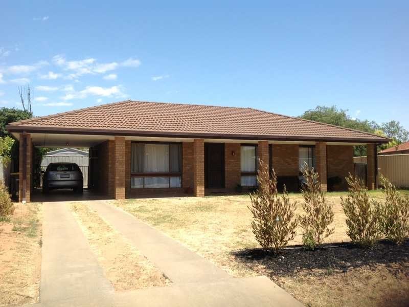1 Carlyon Close, Moama NSW 2731