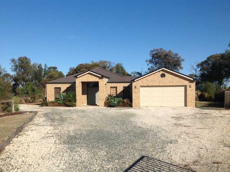 2 Coxon Place, Echuca VIC 3564