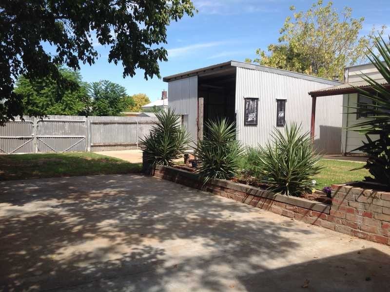 27 Regent Street, Moama NSW 2731