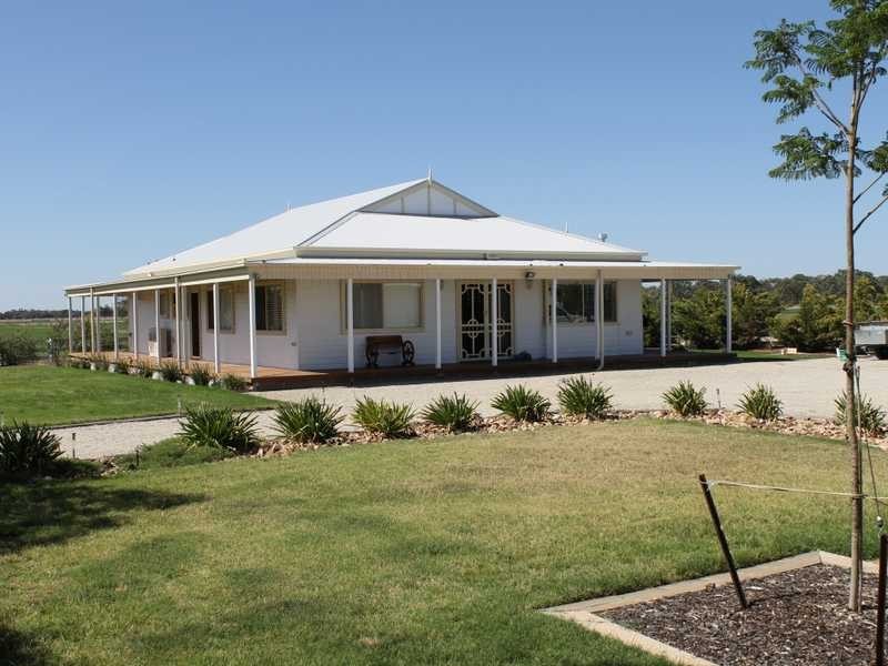 6 Patho School Road, Patho VIC 3564