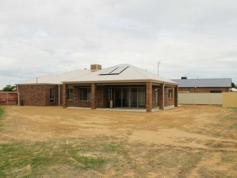 11 Healey Ct, Moama NSW 2731