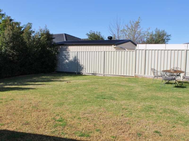 10 Forfar Drive, Moama NSW 2731