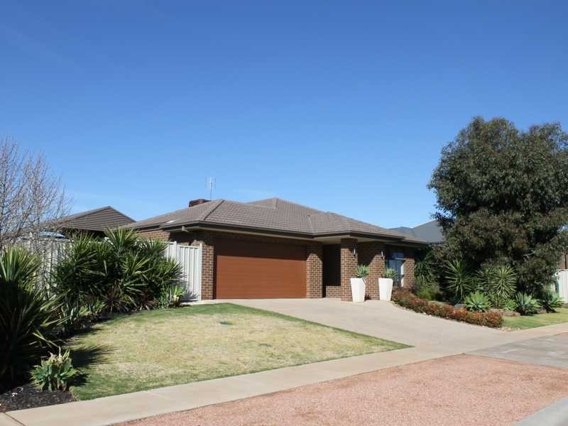 10 Forfar Drive, Moama NSW 2731