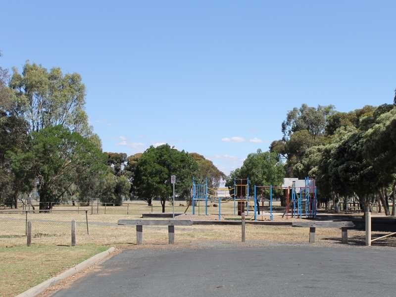 16 Barry Street, Echuca VIC 3564