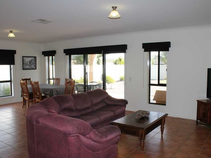 4 Kingfisher Drive West, Moama NSW 2731