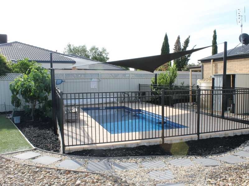 4 Kingfisher Drive West, Moama NSW 2731