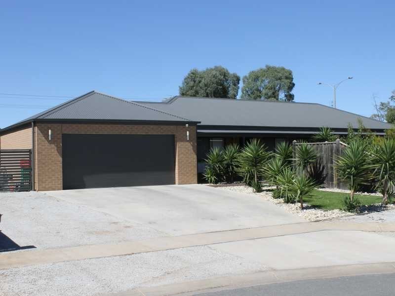 11 Willicent Terrace, Echuca VIC 3564