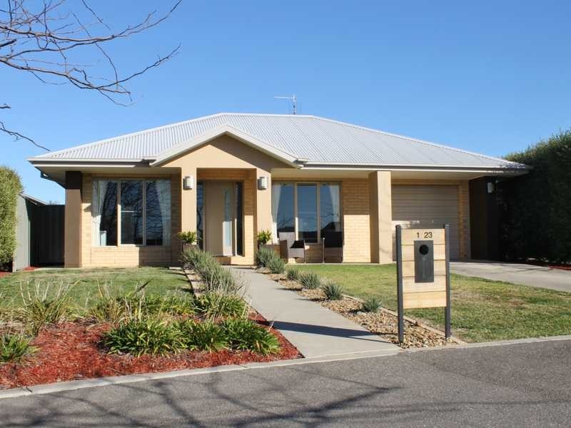 1/23 Sunset Avenue, Echuca VIC 3564