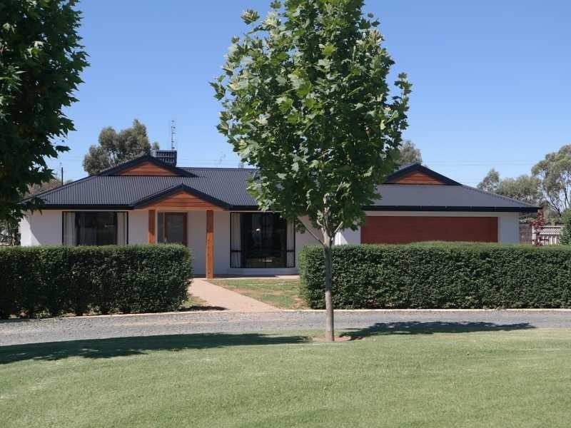 3 Village Court, Echuca VIC 3564