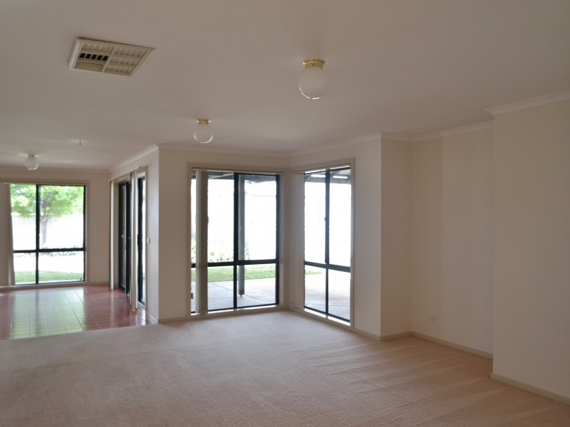 12 Glencoe Blvd, Moama NSW 2731