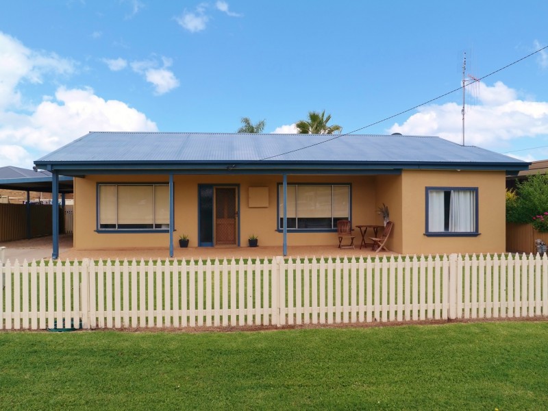 33 Regent Street, Moama NSW 2731