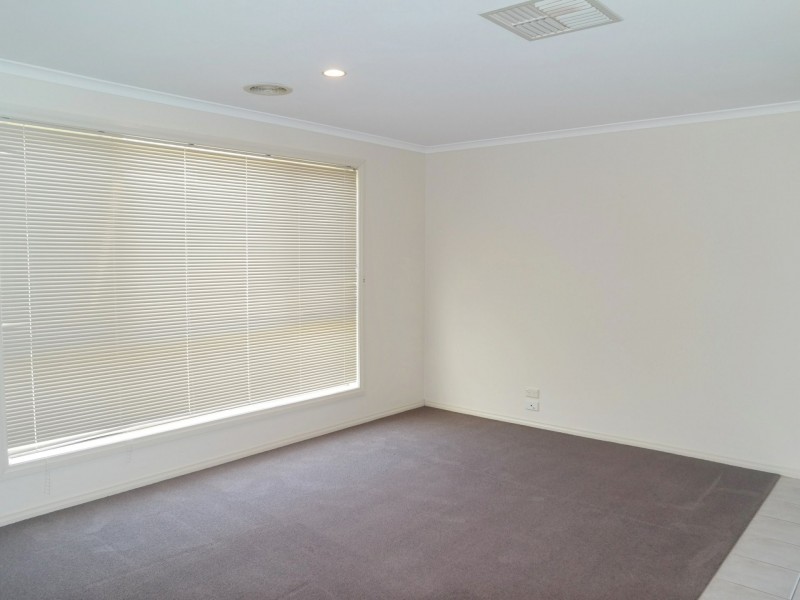 10 Regent Street, Moama NSW 2731
