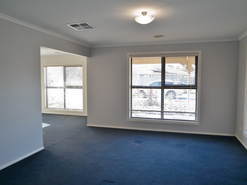 27 Woodlands Circut, Echuca VIC 3564