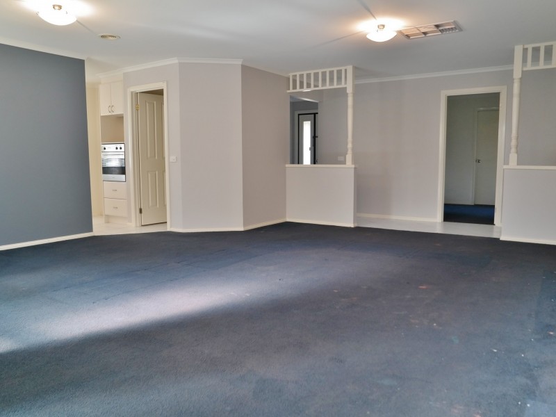 27 Woodlands Circut, Echuca VIC 3564