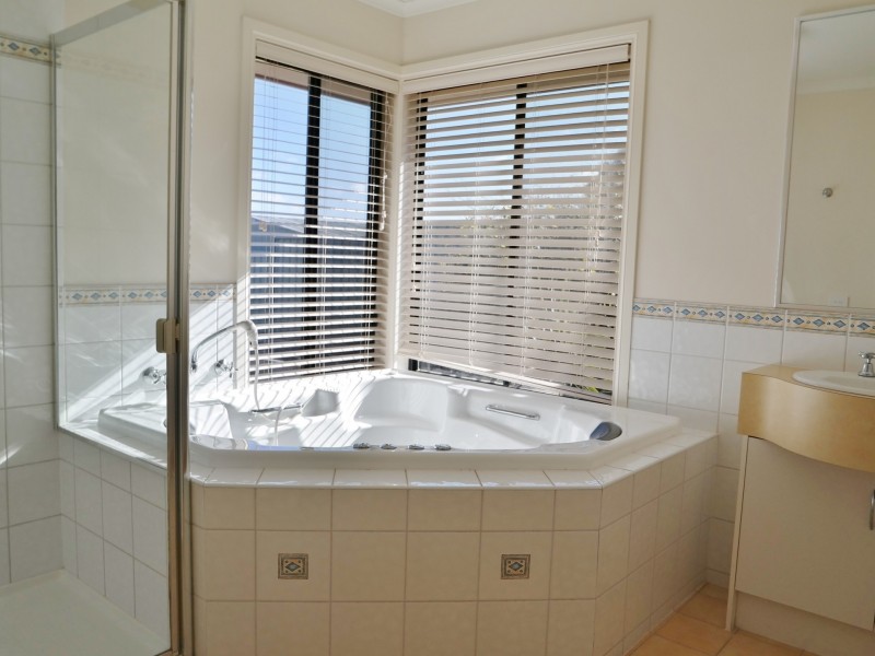 27 Woodlands Circut, Echuca VIC 3564