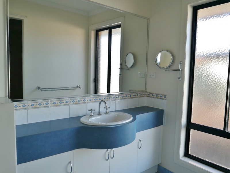 27 Woodlands Circut, Echuca VIC 3564