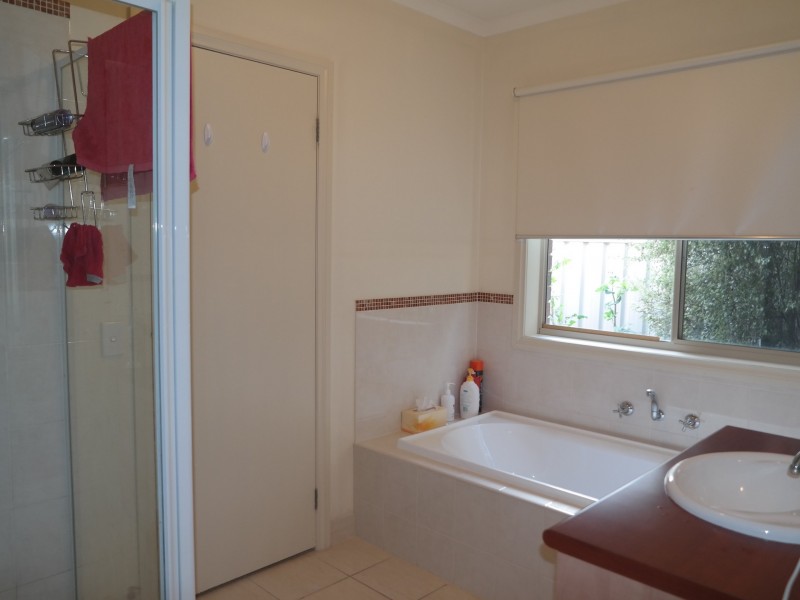 2/2 Riverina Parade, Echuca VIC 3564