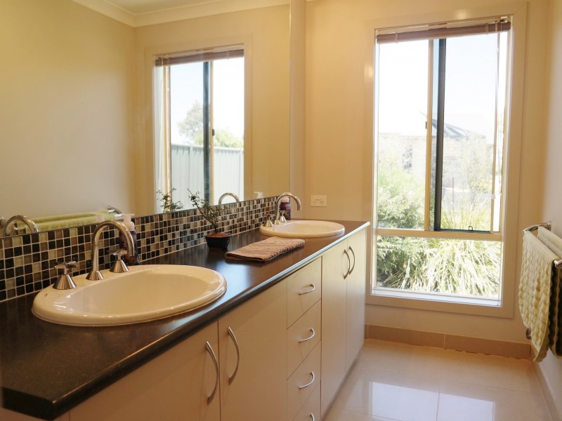 23 Chelsworth Drive, Echuca VIC 3564