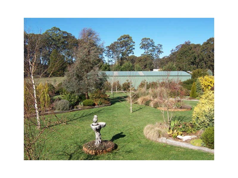 12 Groves Street, Trentham VIC 3458